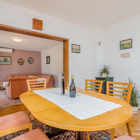 Stunning Apartment In Malinska With Kitchen 외부 사진