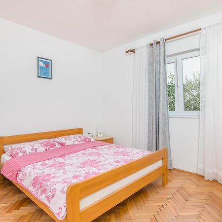 Stunning Apartment In Malinska With Kitchen 외부 사진