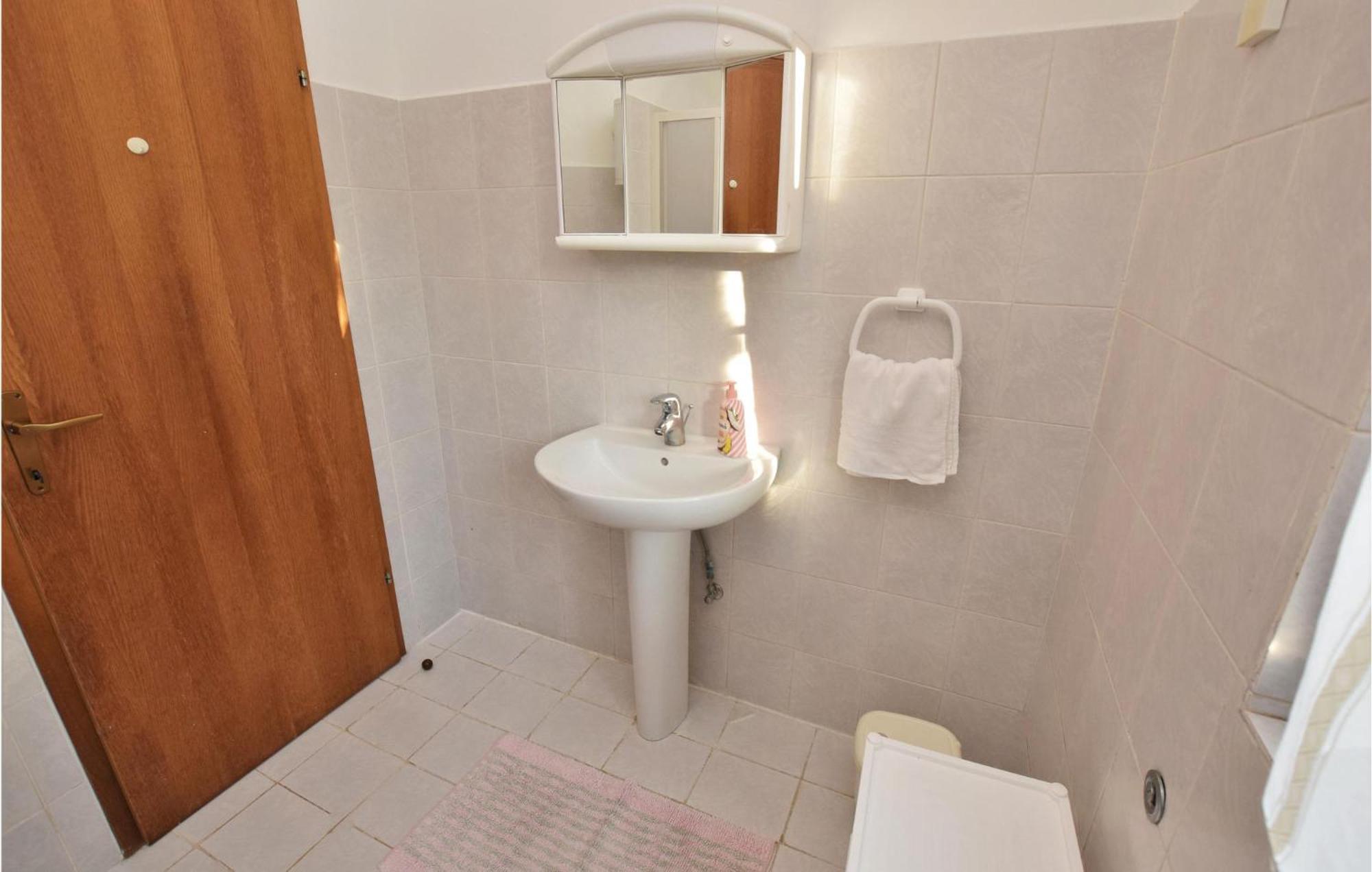 Stunning Apartment In Malinska With Kitchen 외부 사진