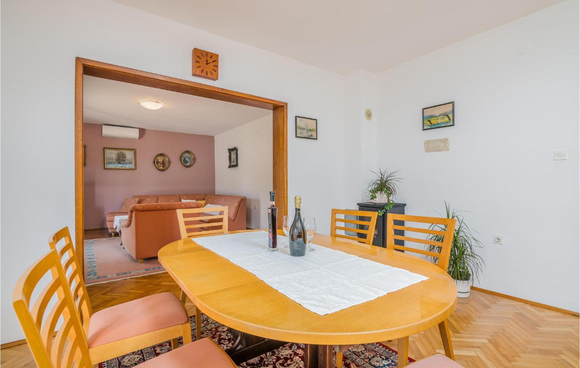 Stunning Apartment In Malinska With Kitchen 외부 사진